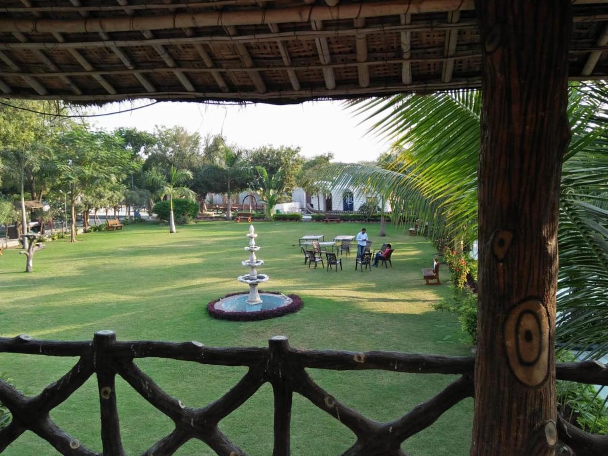 Royal Club & Resort Ahmedabad Exterior photo